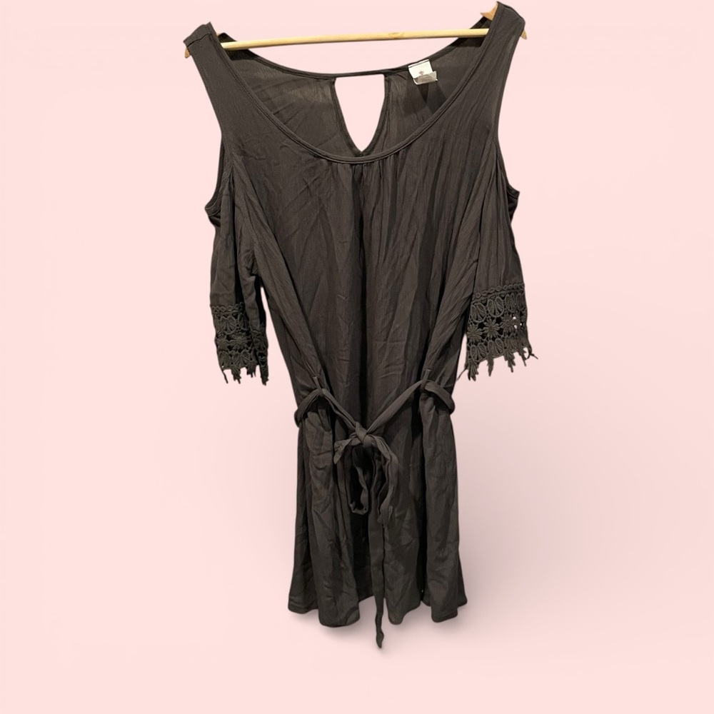 Cute flowy boho crinkle chocolate brown gray lace trim tie waist dress